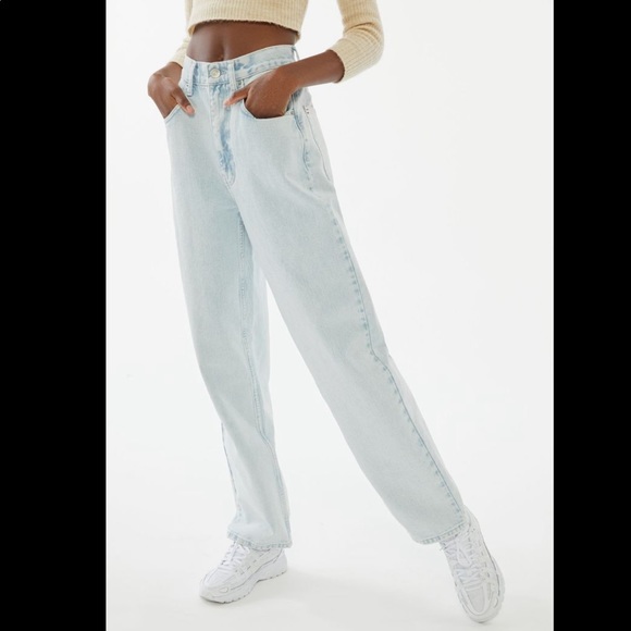 UO | high-waisted baggy jean - Picture 3 of 4